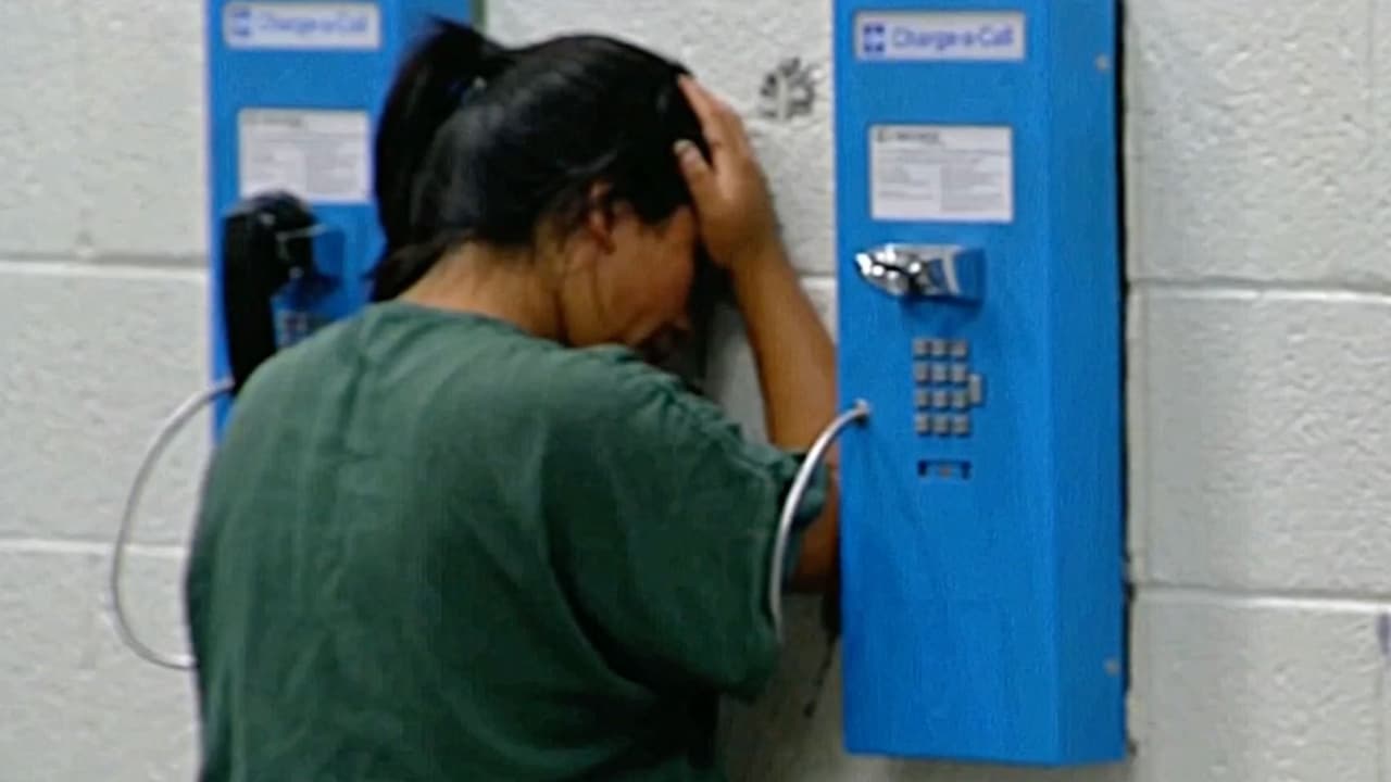 “Los están amenazando”: denuncian tácticas para presionar a inmigrantes a firmar su ‘autodeportación’