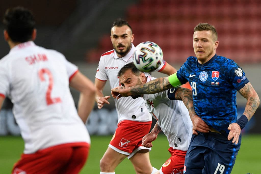 En el Grupo H, Eslovaquia y Malta igualaron a dos tantos para cerrar la jornada con dos y un punto, respectivamente.