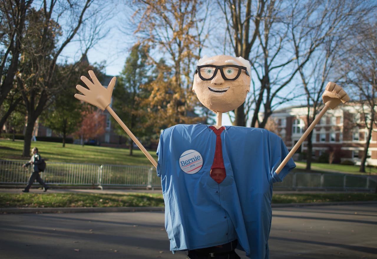 Una versión del candidato Sanders, en forma de "espantapájaros" fue vista el día del debate demócrata en la universidad de Drake, Iowa en noviembre de 2015.