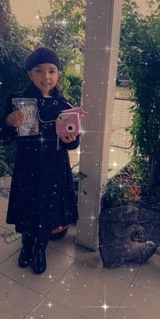 La hija de Selena Santillán se disfrazó de una linda fotógrafa.