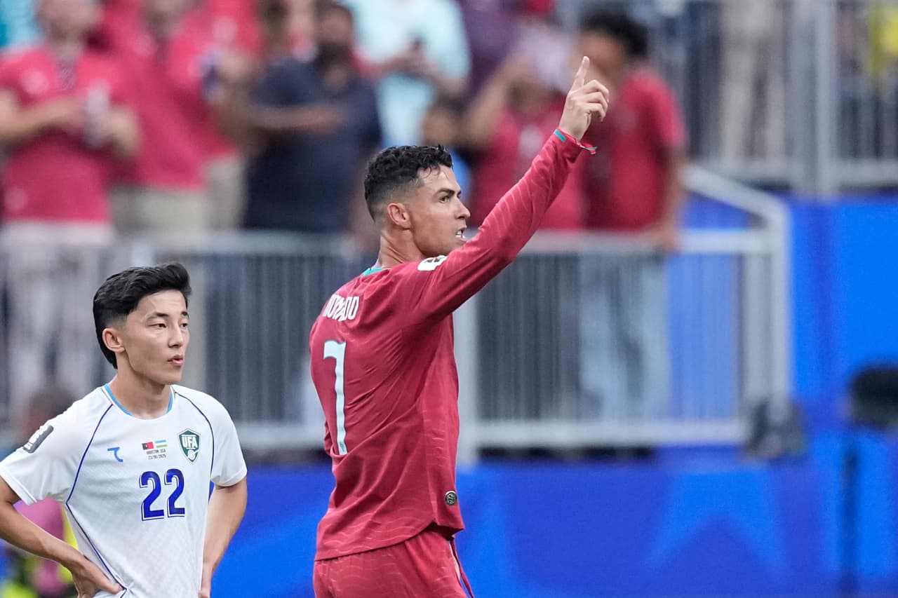 Cristiano Ronaldo, de Portugal, celebra tras marcar el tercer gol de su equipo