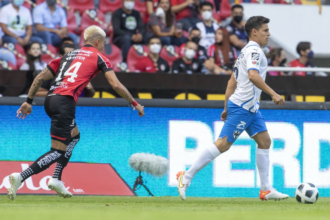 Con goles de Julia´n Quiñones al 61' y Julio Furch al 80', Atlas viene de atra´s para vencer a Monterrey 2-1 y llegan a 13 unidades.