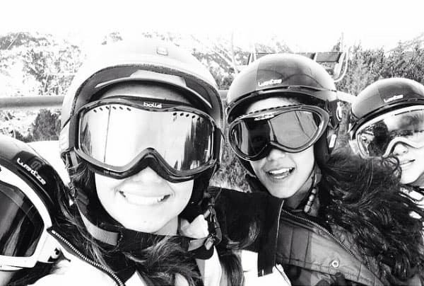 Alejandra tiene 18, mientras que Ana Paula 20. No hay duda que ambas heredaron la belleza y la estética de su madre.