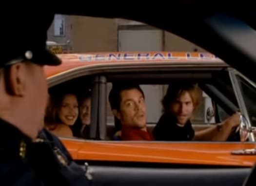 La cinta 'The Dukes of Hazzard' ('Los Duques de Hazzard'), protagonizada por Jessica Simpson y Sean William Scott, entre otros, se estrenó en 2005 y estuvo basada en la serie del mismo nombre. Lleva en sus escenas fragmentos del tema 'Shoot to Thrill'.