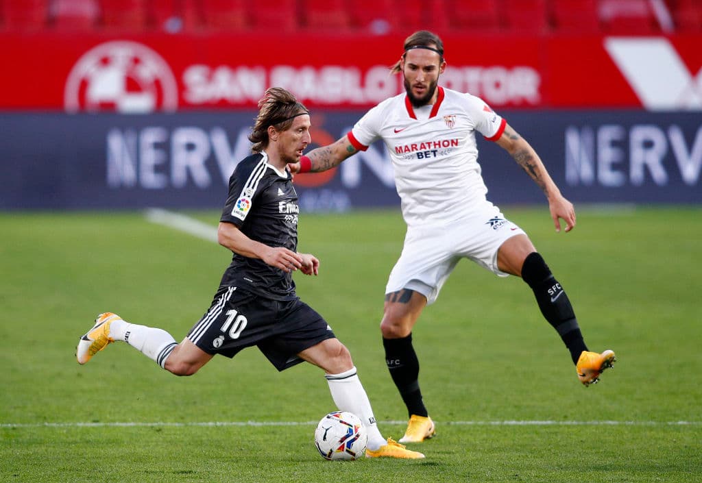 Real Madrid vence a Sevilla por la mínima con autogol | El gol que marcó Yassine Bounou (55’), derivado de un tiro de Vinicius, definió el encuentro. Los de Zidane llegaron a 20 unidades.