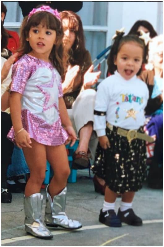 Mientras se desarrollaba como actriz, Danna también daba sus primeros pasos como cantante, en 2001 lanzó el álbum ‘Mi globo azul’.