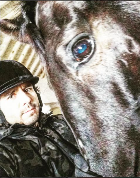 Además de guapo y talentoso, ¡José Ron es un gran ser humano!