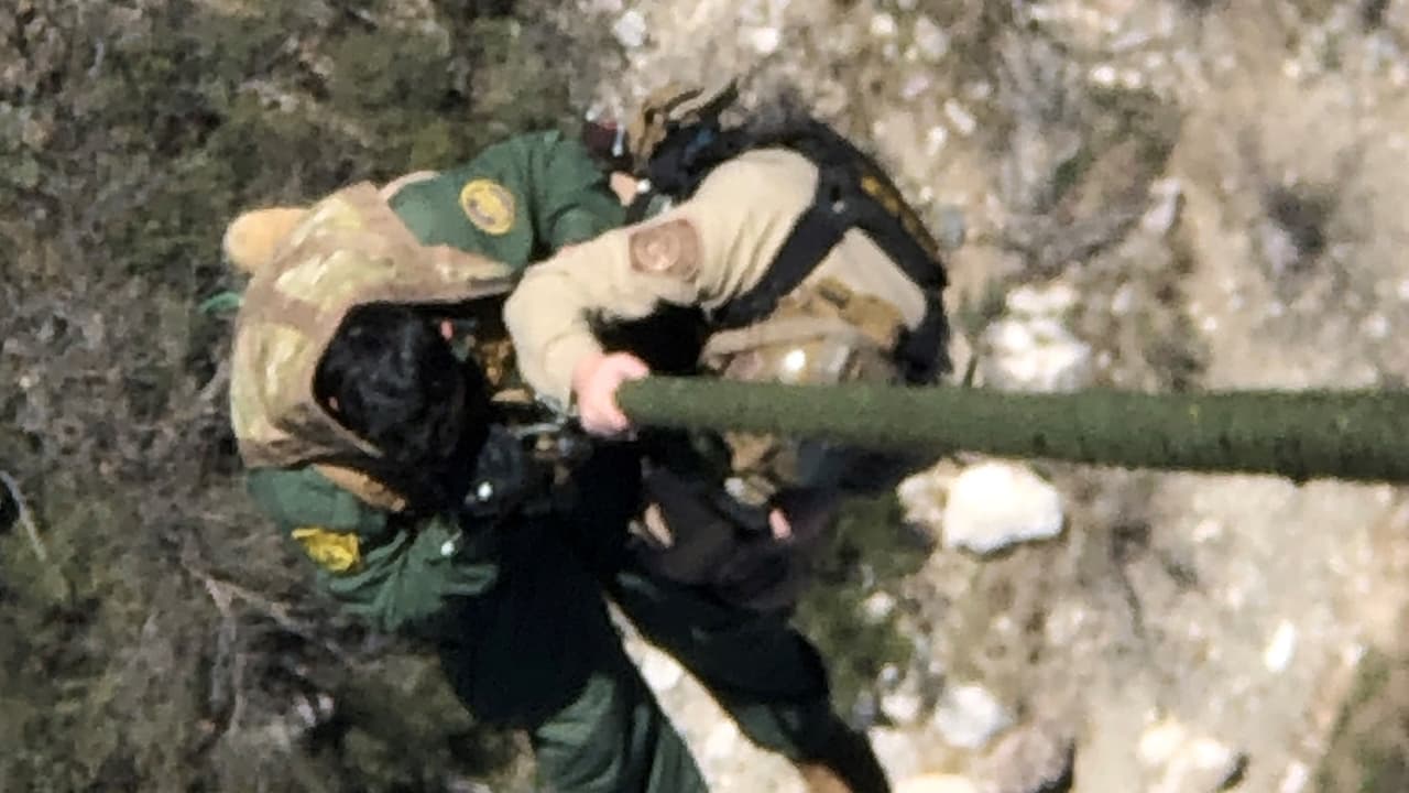 Rescatan a un migrante atacado por un enjambre de abejas en las montañas Baboquivari