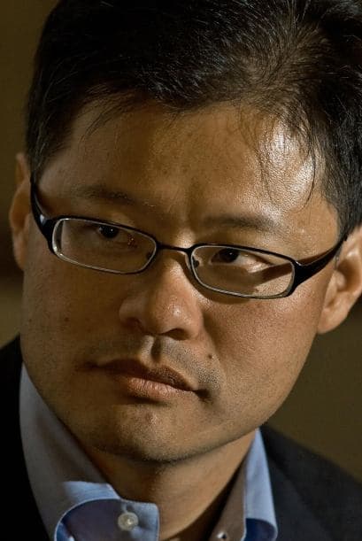 "Al dejar la empresa que cofundé hace casi 17 años, estoy entusiasmado con el nombramiento de Scott Thompson como presidente y con su capacidad, junto al todo el equipo directivo de Yahoo!, para guiar a la empresa hacia un futuro emocionante y exitoso", dijo Yang, citado por la agencia AFP.