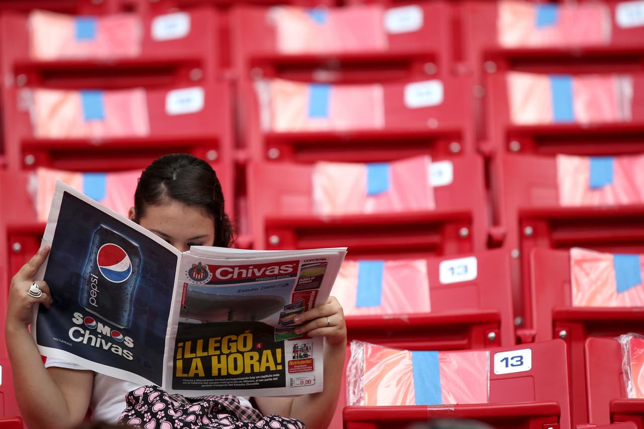 Desde luego, había una enorme expectación entre la afición de El Rebaño por visitar su nueva casa, un estadio con diseño futurista y, sobre todo, única y exclusivamente para las Chivas, ya que llegó a compartir el Jalisco con Atlas y Leones Negros a veces.