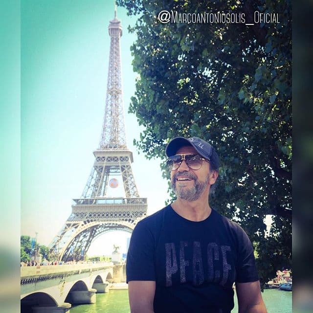 Con este álbum logró vender medio millón de copias en menos de una semana.