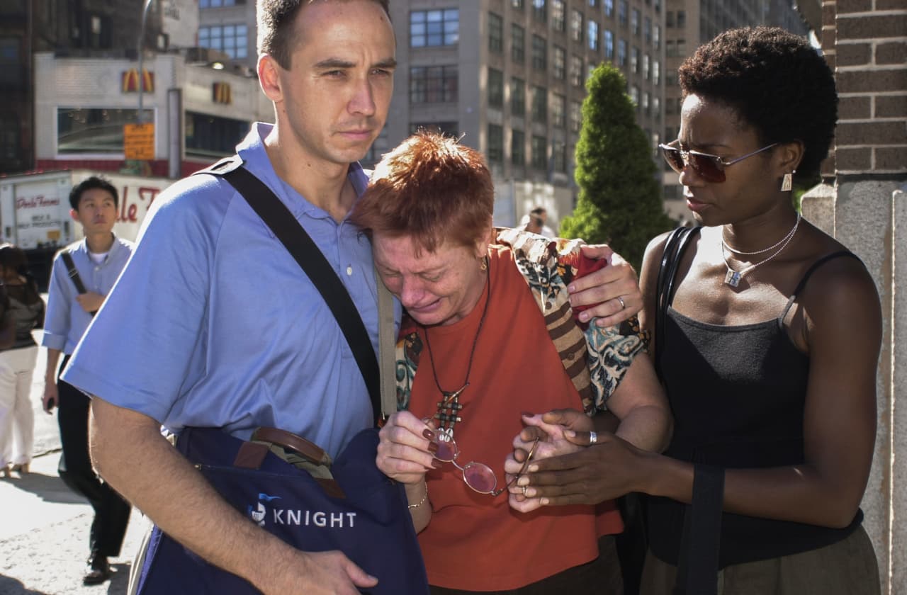 En los rostros de los testigos impresionados durante la crisis se percibía desde el horror y la tristeza, hasta la impotencia y la rabia, aun cuando al principio no se supiera quién era responsable de los atentados.
<br>