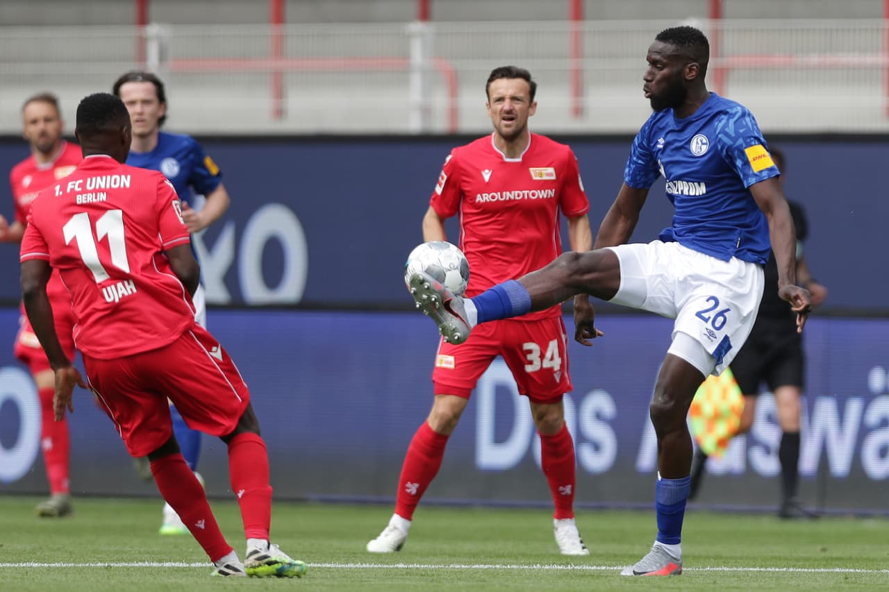 Salif Sané, sin duda de o mejor del Schalke 04 y uno de los mejores defensas del futbol alemán.