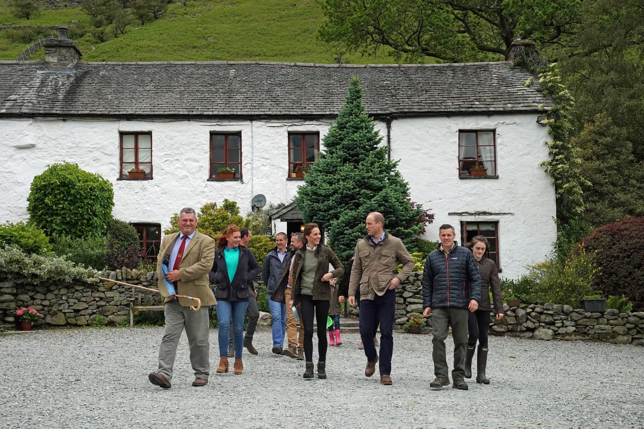 Sin embargo, el martes 11 de junio reveló, durante una gira que realizó junto a su esposo el príncipe William en la localidad de Cumbria, Inglaterra (foto), una gran dificultad que enfrenta con su hija, la princesa Charlotte, de cuatro años.
<br>