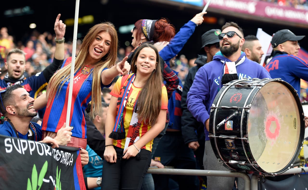 Con tambores y mucha alegría el Camp Nou buscó ser ese espacio que hace al Barcelona mucho más fuerte en casa, en especial contra Real Madrid.