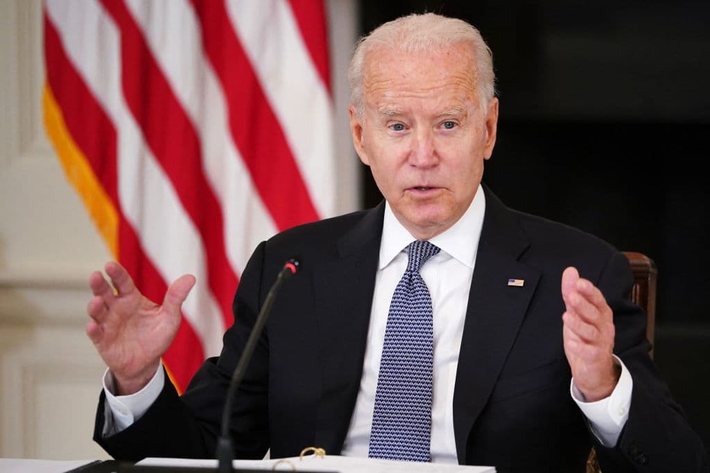 Biden se compromete ante líderes latinos a dar prioridad a la reforma migratoria