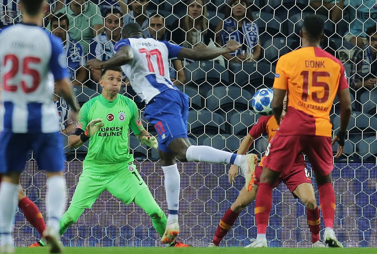 A los 49 minutos, el nativo de Malí, Moussa Marega, se erigió en el área ante un descuido de la defensa de los turcos, para rematar con la cabeza completamente solo y no desaprovechó.