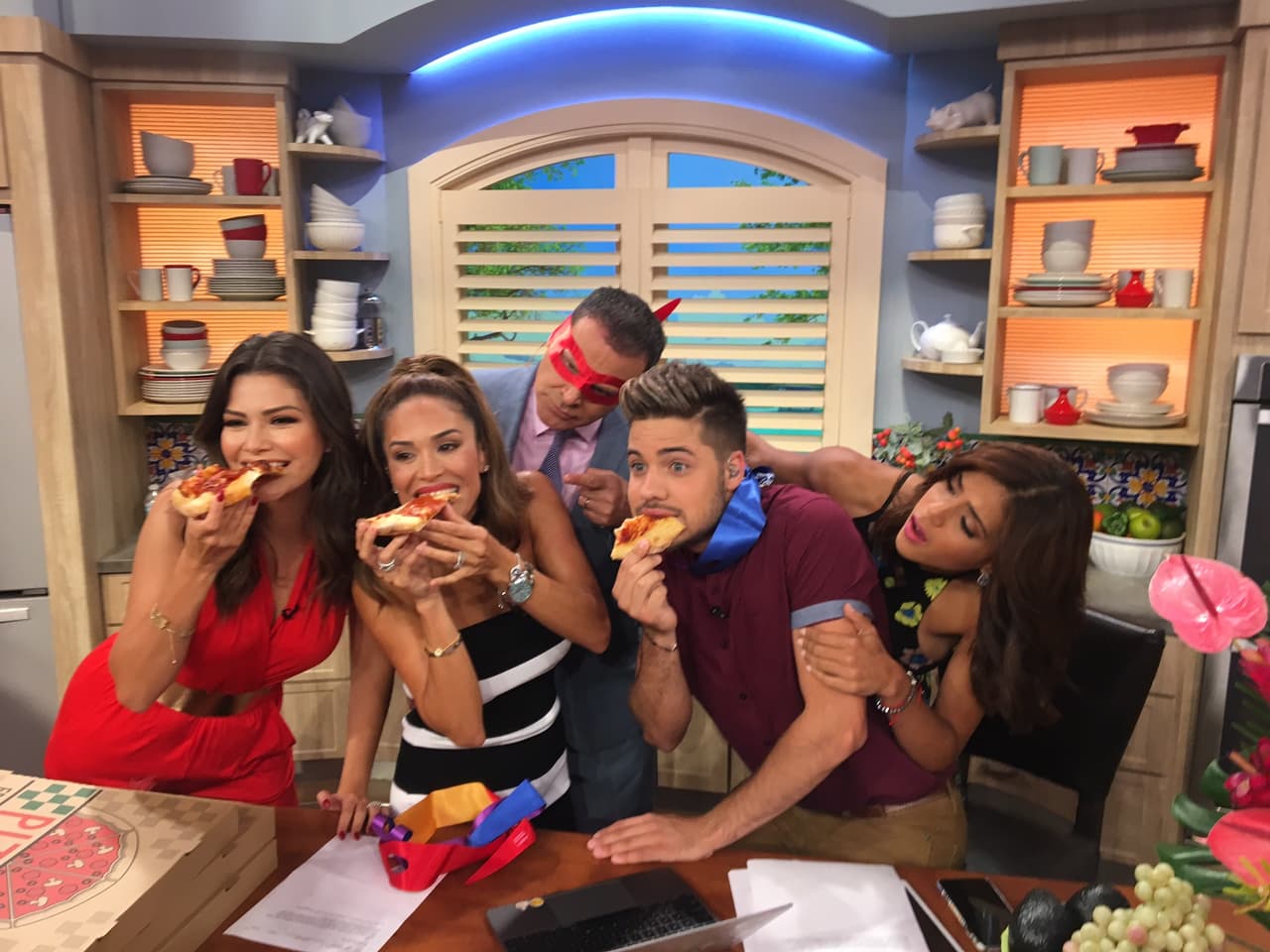 Francisca también cayó seducida en la tentación y no quería que se acabarán la pizza.