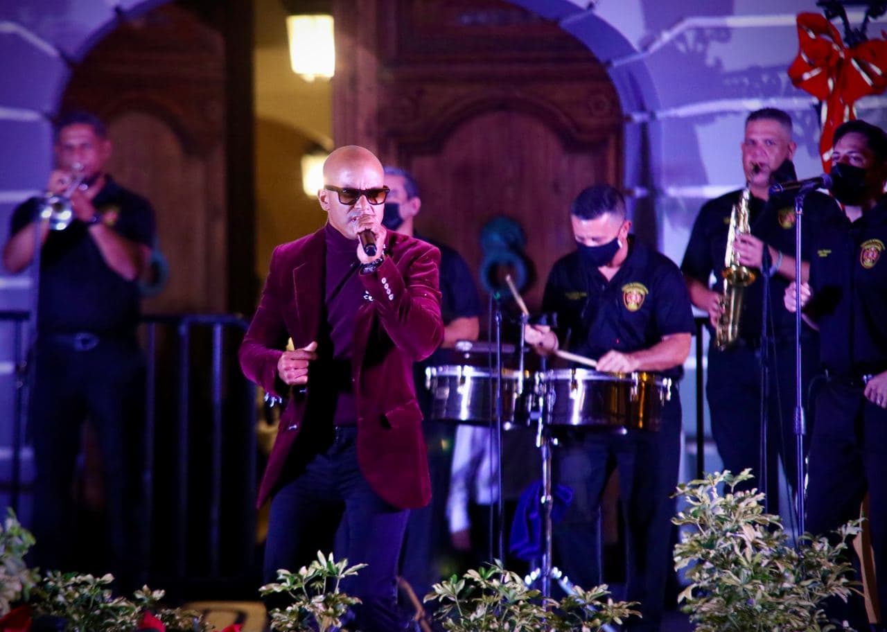 Durante las dos horas de transmisión, se presentaron los grupos musicales Junte Loiceño, La Rondalla de Humacao, el Ballet Folklórico Areyto, Michael Stuart y la Orquesta del Cuerpo de Bomberos de Puerto Rico.
<br>