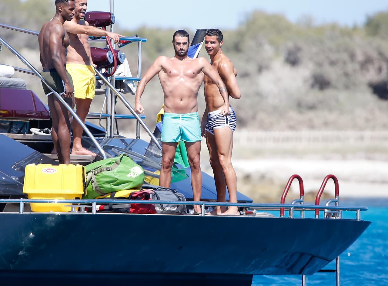 Al parecer también a sus amistades.