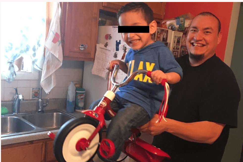 La familia de Ariel Roman están recaudando fondos para los gastos m´edicos en esta página de 
<b><a href="https://www.gofundme.com/f/cta-red-line-police-shooting-victim" target="_blank">GoFundMe</a></b>.