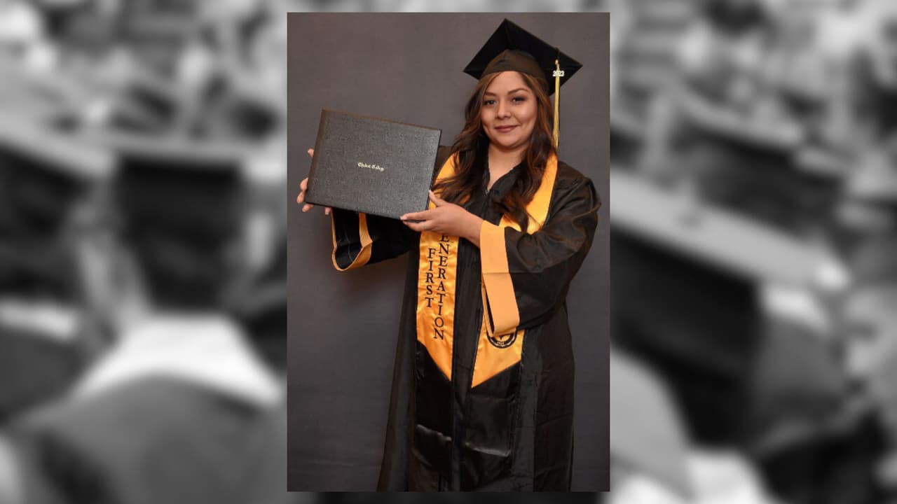 Chabot College (Asociado en Artes) Desarrollo de la Primera Infancia AA Intervención en la Primera Infancia AA, máximos honores. "Soy salvadoreña viviendo en California. Soy la primera generación en mi familia en graduarme de la universidad. Soy esposa y madre de dos niñas. Me considero una mujer soñadora y perseverante, amante de la naturaleza, la música, la natación, la lectura y la poesía. Decidí seguir mis sueños de ser maestra y hoy los estoy cumpliendo gracias a Dios y mi familia".
<br>Mes de nacimiento: 06/1992