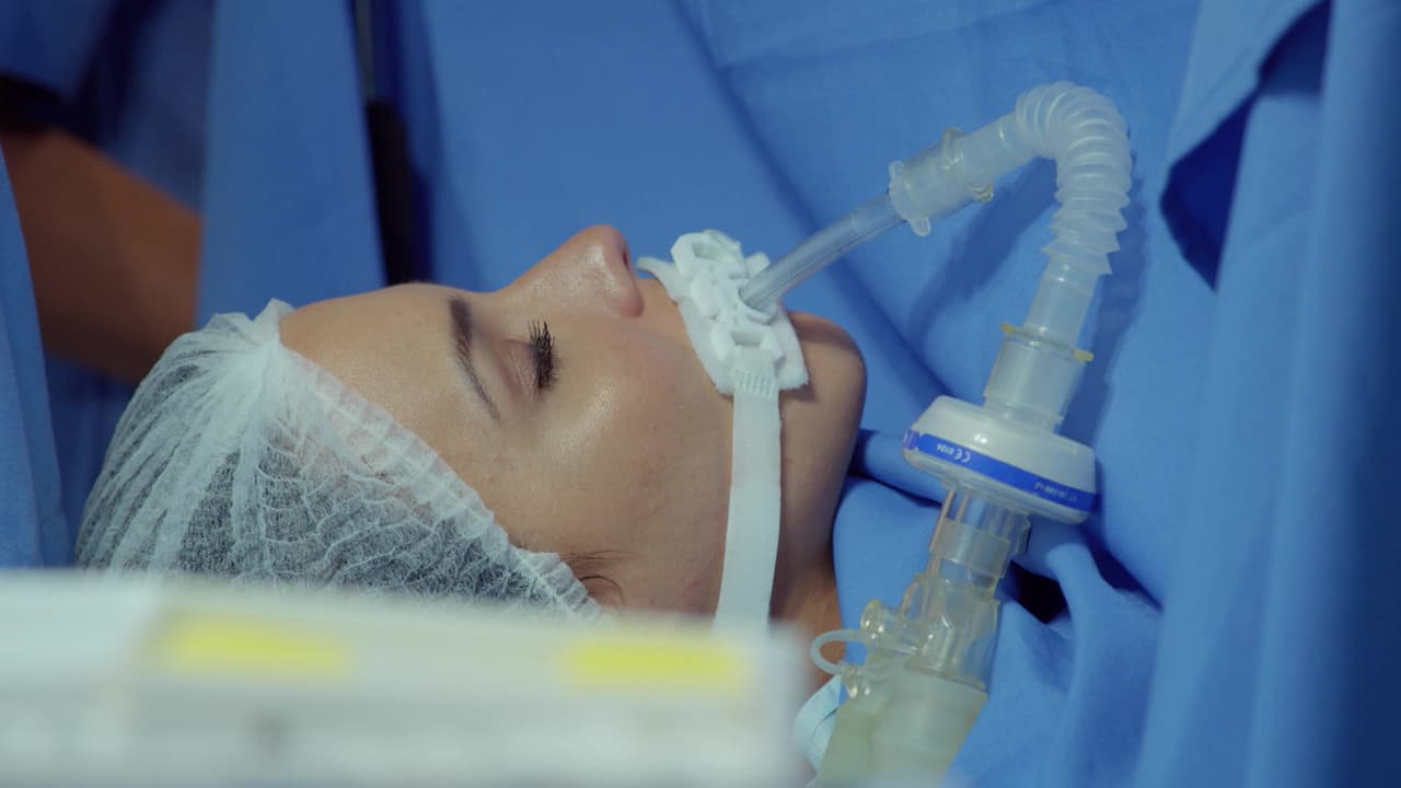 Gracias a la cirugía realizada por Tiago, Zoe se recuperó satisfactoriamente.