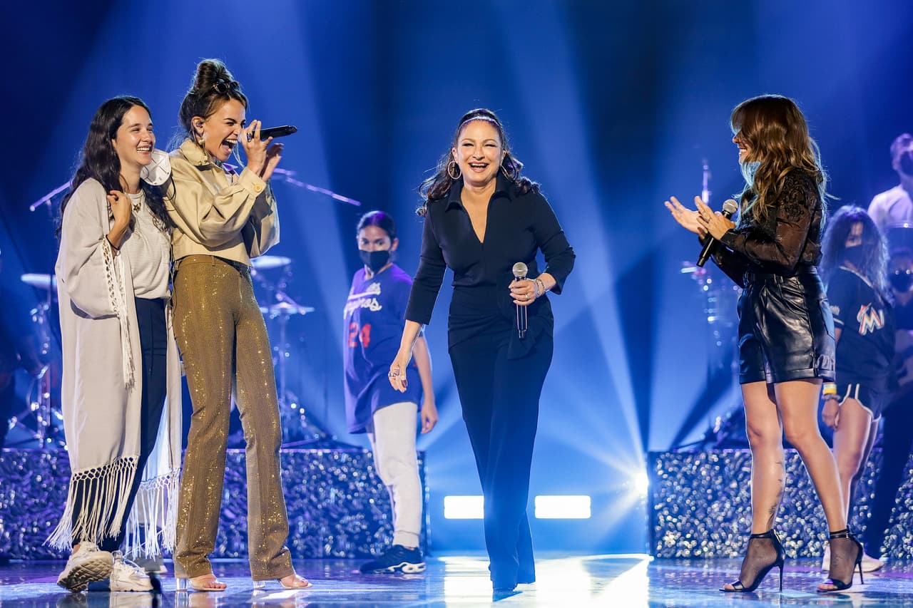Por primera vez, Gloria Estefan, Kany García, Leslie Grace y Ximena Sariñana se reunieron en el escenario. Las reconocidas artistas están listas para entregarse en cuerpo y alma en este reconocimiento a la cantautora cubana.