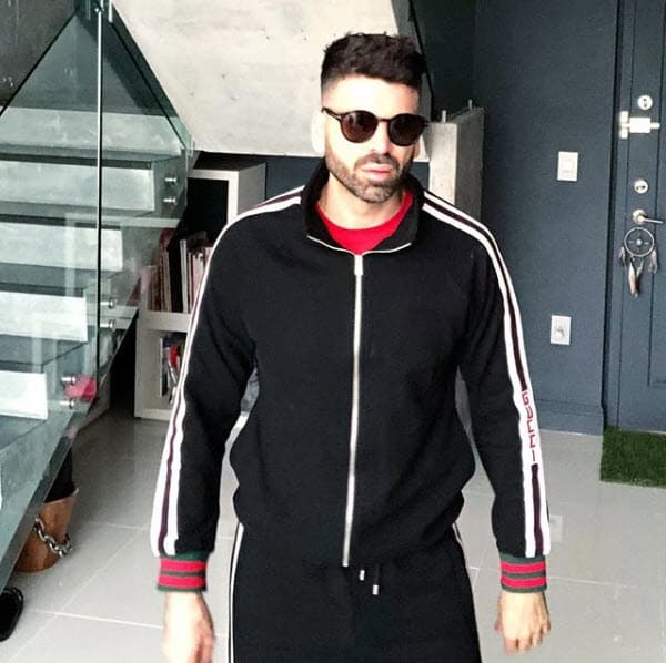 Los lentes de sol también son otro de los accesorios que no faltan en su guardarropa.