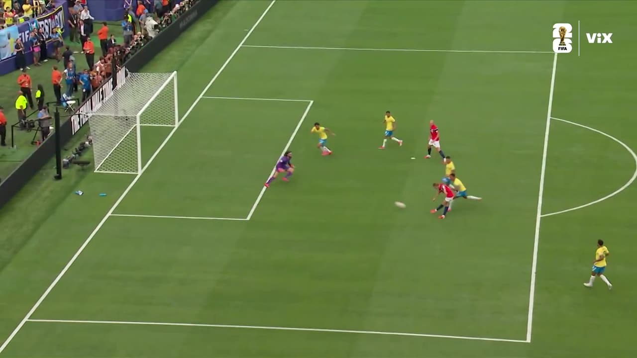 ¡Muralla brasileña! Alisson le gana el duelo a Ødegaard