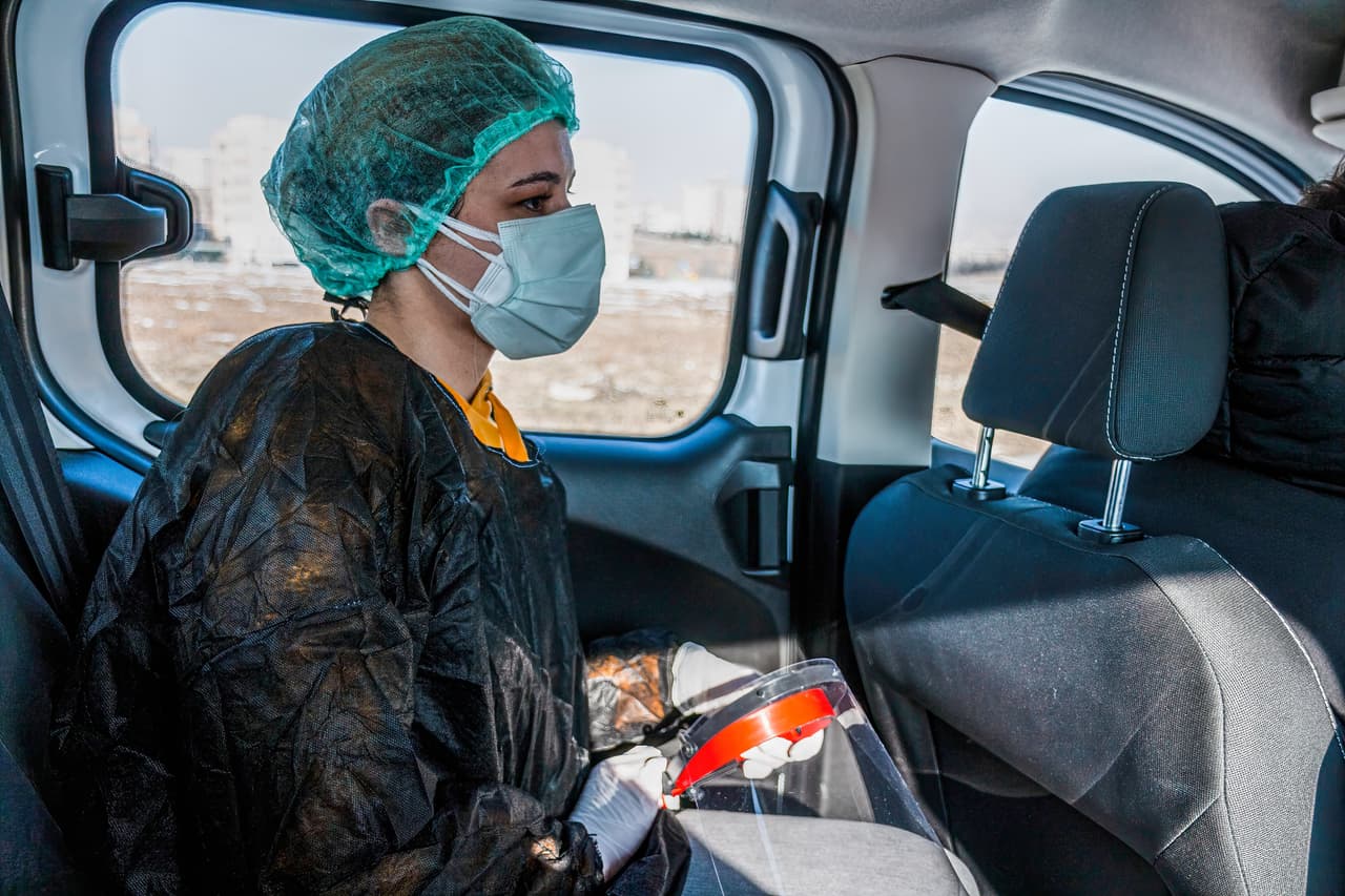 <b>Puesto 11. Enfermera internacional. </b>
<br>
<br>
<b>Salario promedio: 73,550 dólares al año. </b>
<br>
<b>Promedio de tiempo libre pago: 10.4 días.</b>
<br>
<br>La demanda de atención de salud en todo el mundo es extremadamente alta, especialmente en los países en desarrollo. En muchos lugares no hay suficiente personal y estos trabajadores son contratados por gobierno y organizaciones para ayudar durante un tiempo. Luego continúan en otro destino.
<br>