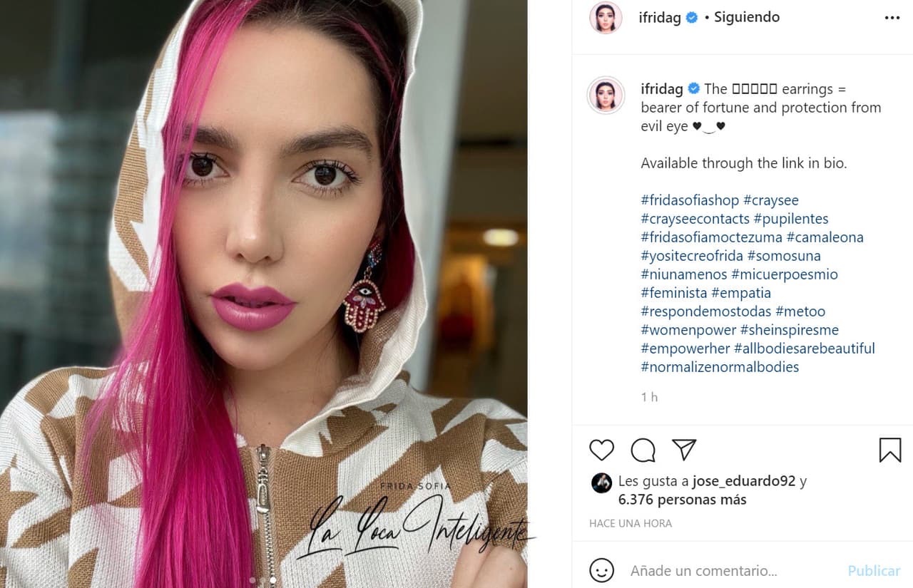 Lo hizo al publicar esta serie de fotos en las que
<b><a href="https://www.instagram.com/p/CUAnDzvLr0t/" target="_blank">se deja ver con un nuevo 'look' en el cabello</a></b>. Las imágenes las utilizó para promocionar la venta de unos aretes disponibles en su tienda en línea.
<br>