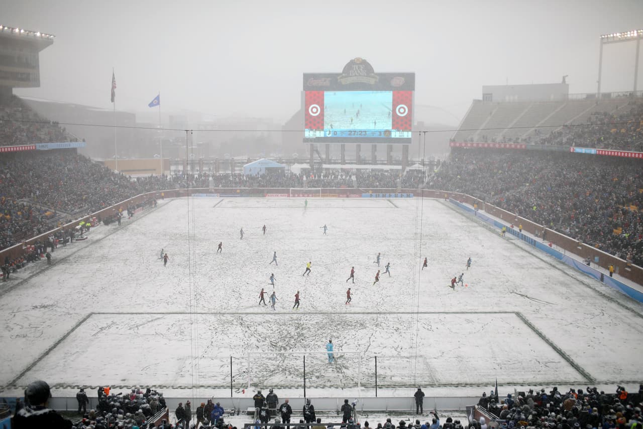 El TCF Bank Stadium, estadio donde oficia como local el equipo de Minneapolis, fue el escenario de un memorable partido, pese a que el resultado no fue el esperado para la afición ya que cayeron por 6-1.