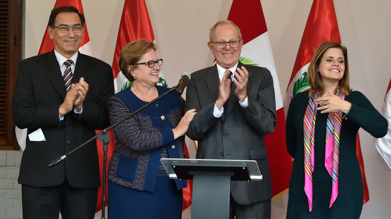 Kuczynski se impone ante Fujimori y gana la presidencia de Perú por un ajustado margen