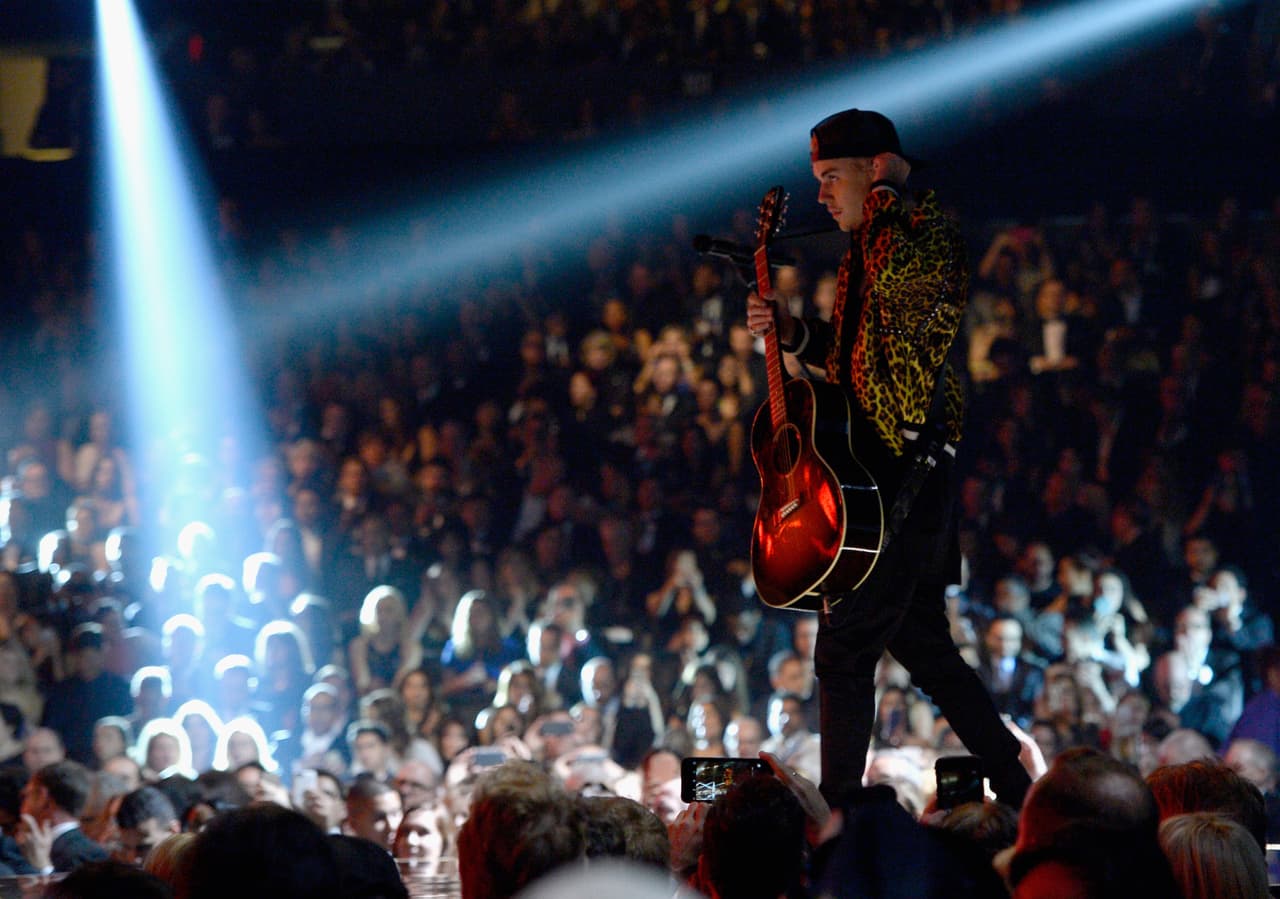 El dueto que lo acompaña se llevó el GRAMMY por 'Mejor Récord Dance', galardón que compartieron con Justin.