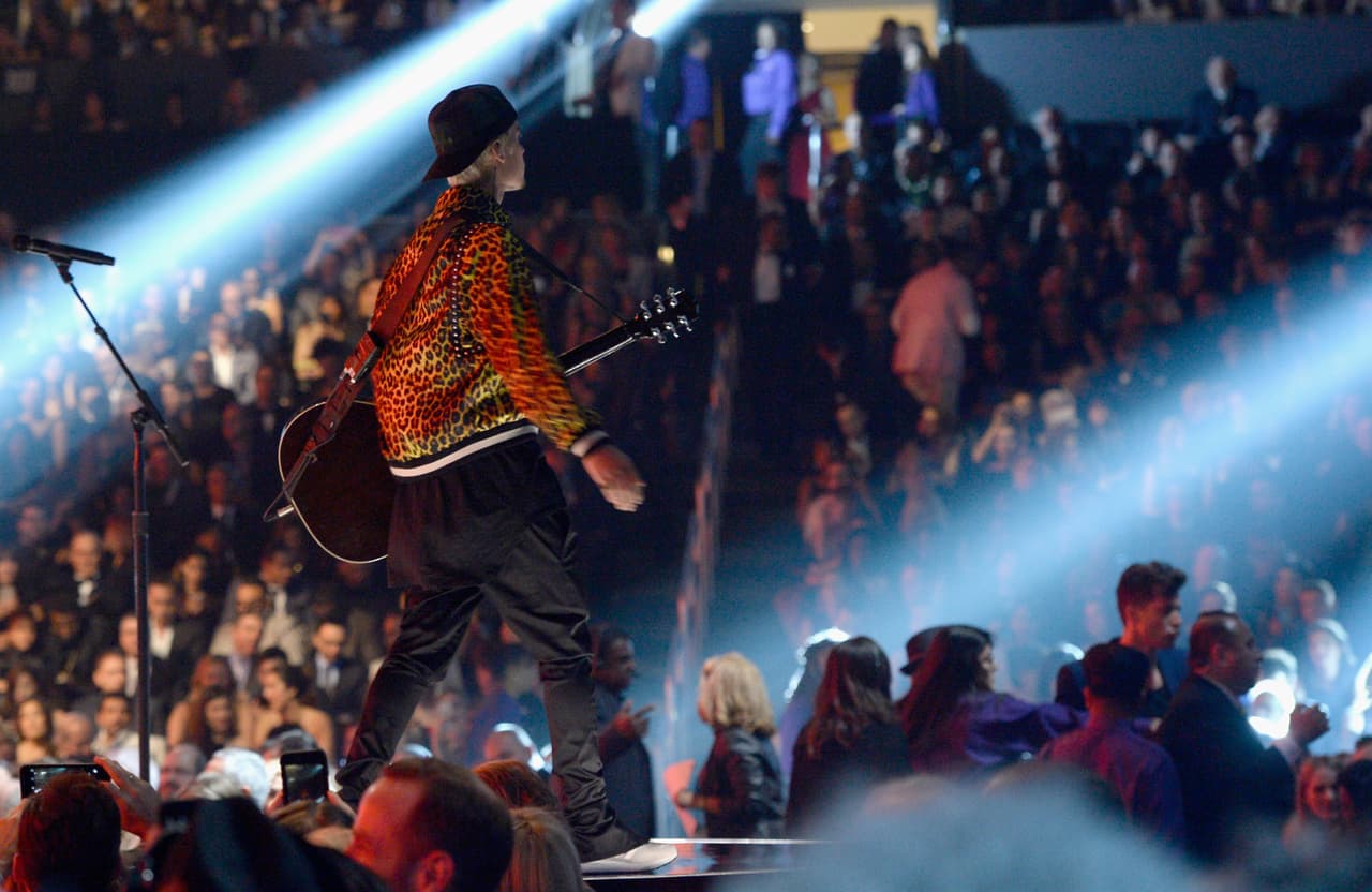 Justin Bieber fue parte de los números musicales con 'Love Yourself'.