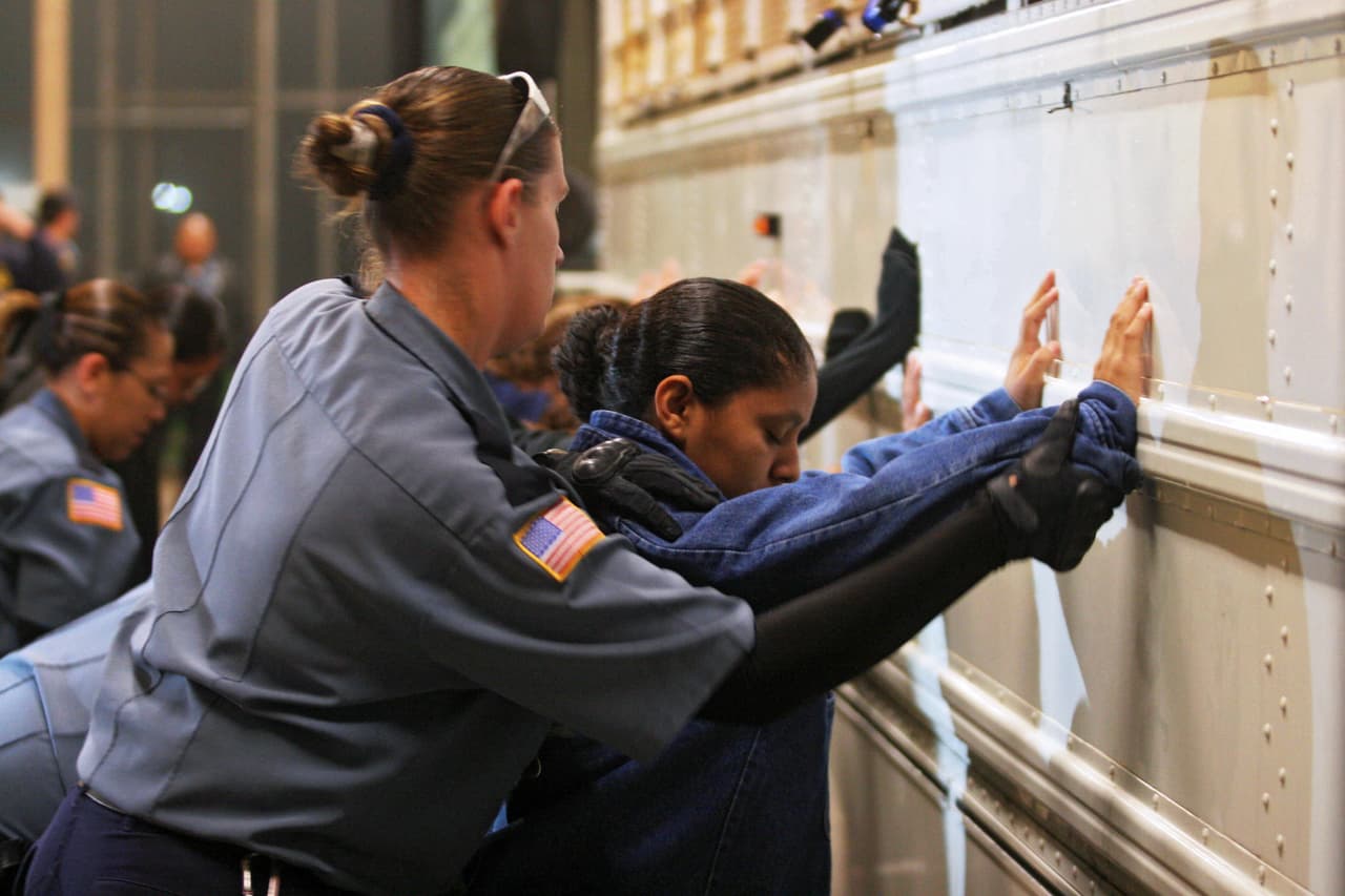 La Casa Blanca publica memorando que pone fin a la política migratoria del 'catch and release'