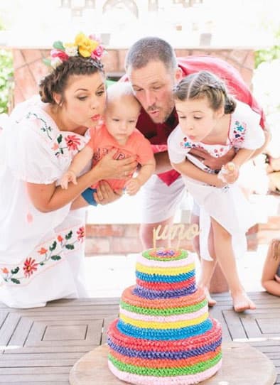 Tiffani y su familia, celebrando un cumpleaños muy a la mexicana, durante el verano de 2016.
