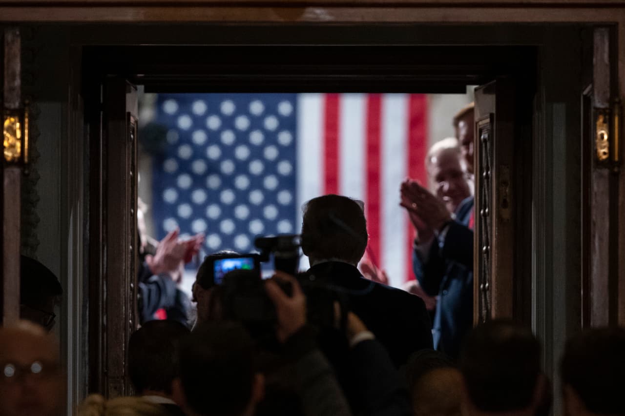 <b>3. Telerrealidad</b>
<br>A Donald Trump se le ha acusado muchas veces de querer convertirlo todo en un espectáculo. Y su último discurso sobre el Estado de la Unión, en 2020, no fue una excepción.