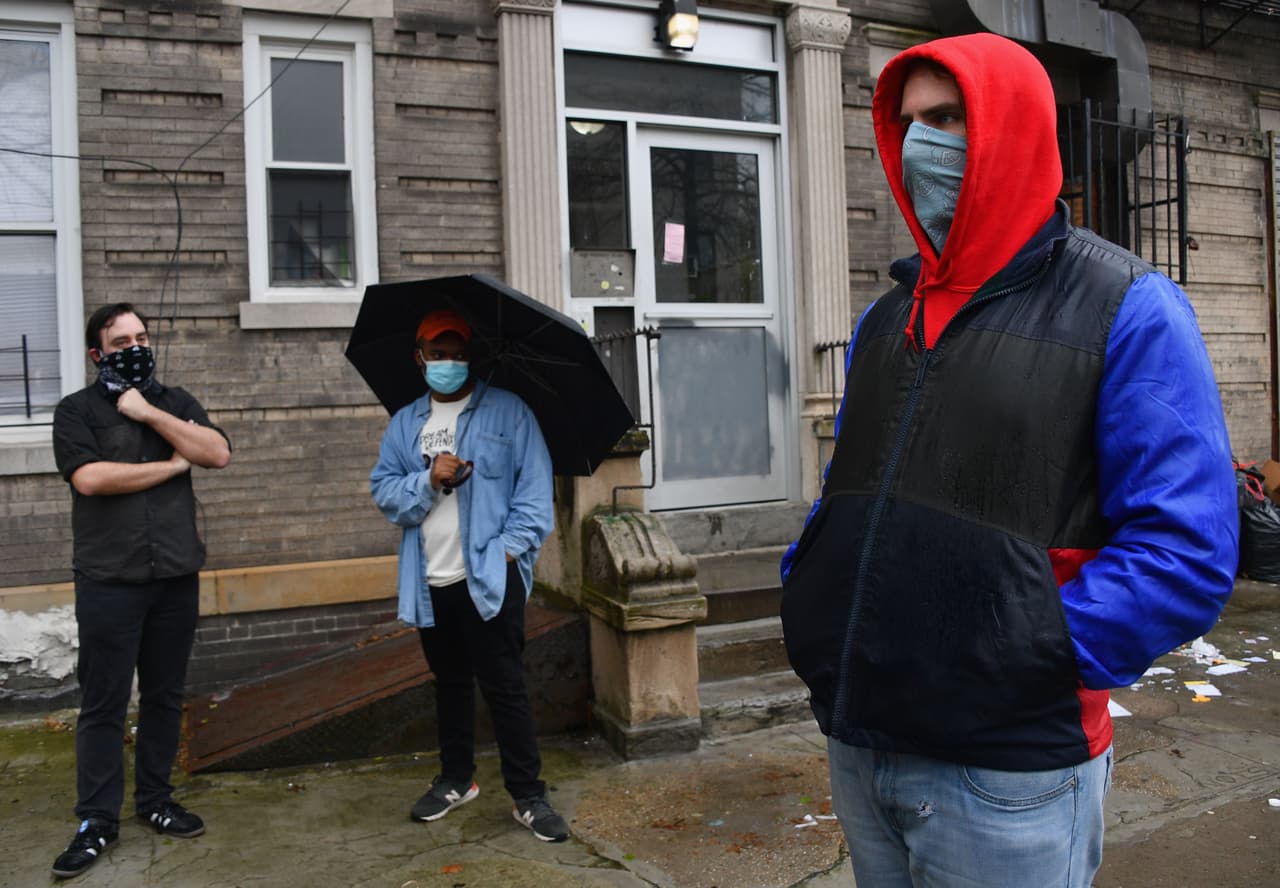 Juan Carlos no pudo iniciar el proceso de sacar a su inquilino ya que los desalojos están suspendidos por la pandemia.