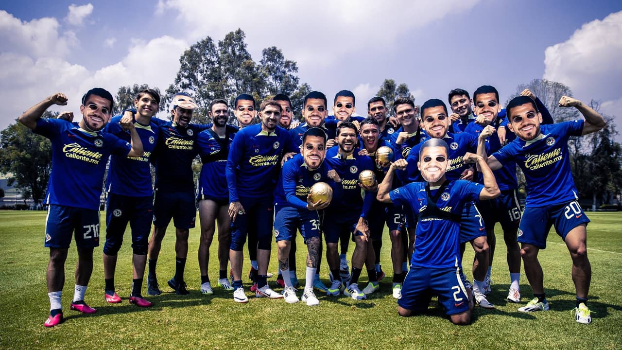 Con máscaras y porras, Henry Martín recibe sus tres Balones de Oro
