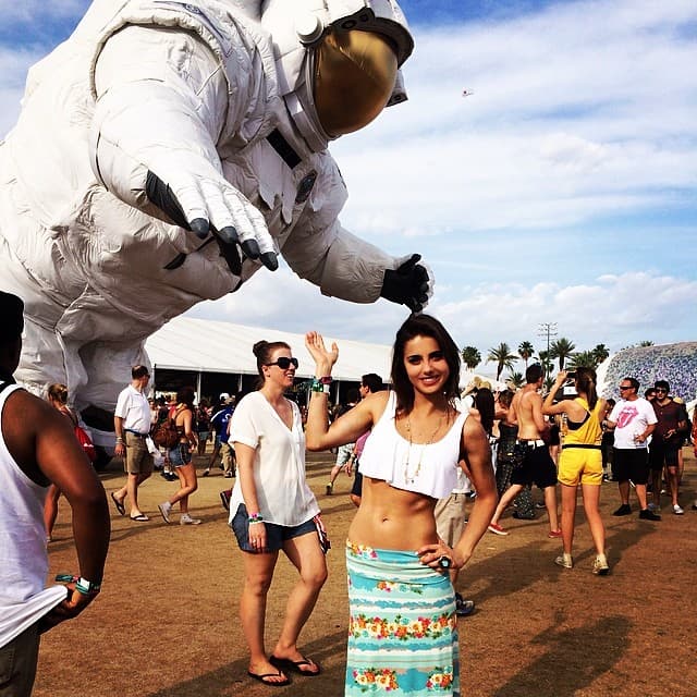 Tiene una figura celestial.