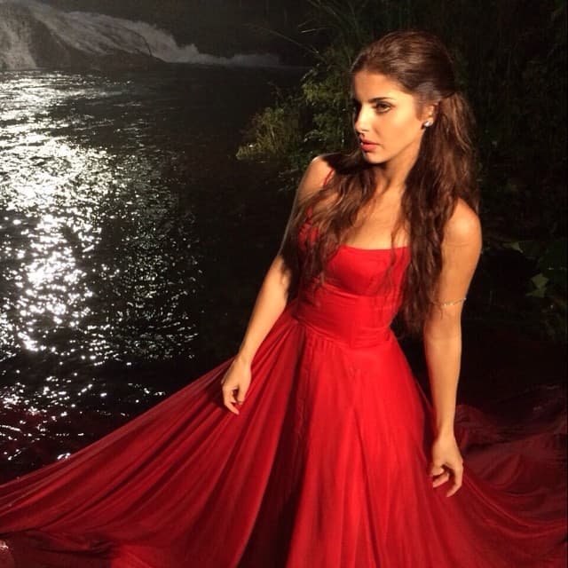 Y no sólo a ella, también a su pareja en esta historia.