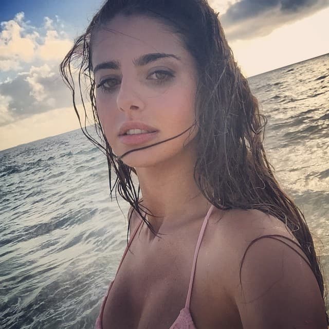 Y una mirada que vuelve locos a los hombres.