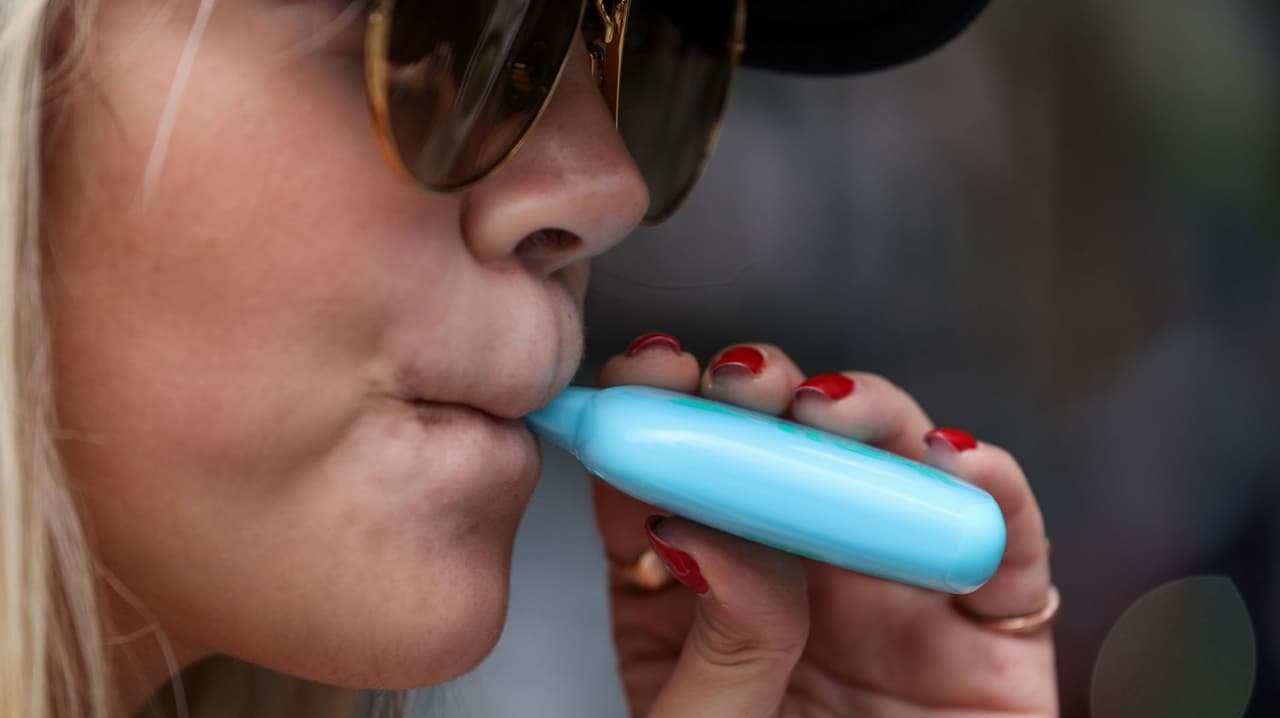 La lucha de los jóvenes arizonenses contra la adicción al cigarrillo electrónico: Riesgos y costos