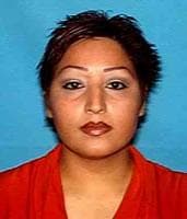 <h3 class="cms-H3-H3">Brenda Zapata</h3>
<br>
<br>Esta mujer -de 44 años- está acusada de
<b> <a href="https://www.dea.gov/fugitives/brenda-zapata" target="_blank">conspirar para poseer y distribuir marihuana, cocaína y metanfetamina. </a></b>
<br>
<br>Asimismo también tienen un cargo para conspirar con la intención de
<b> lavar dinero. </b>
<br>
<br>Conocida como "La Koreana", la agencia dice que tuvo su último domicilio en Pharr, Texas. 
<br>