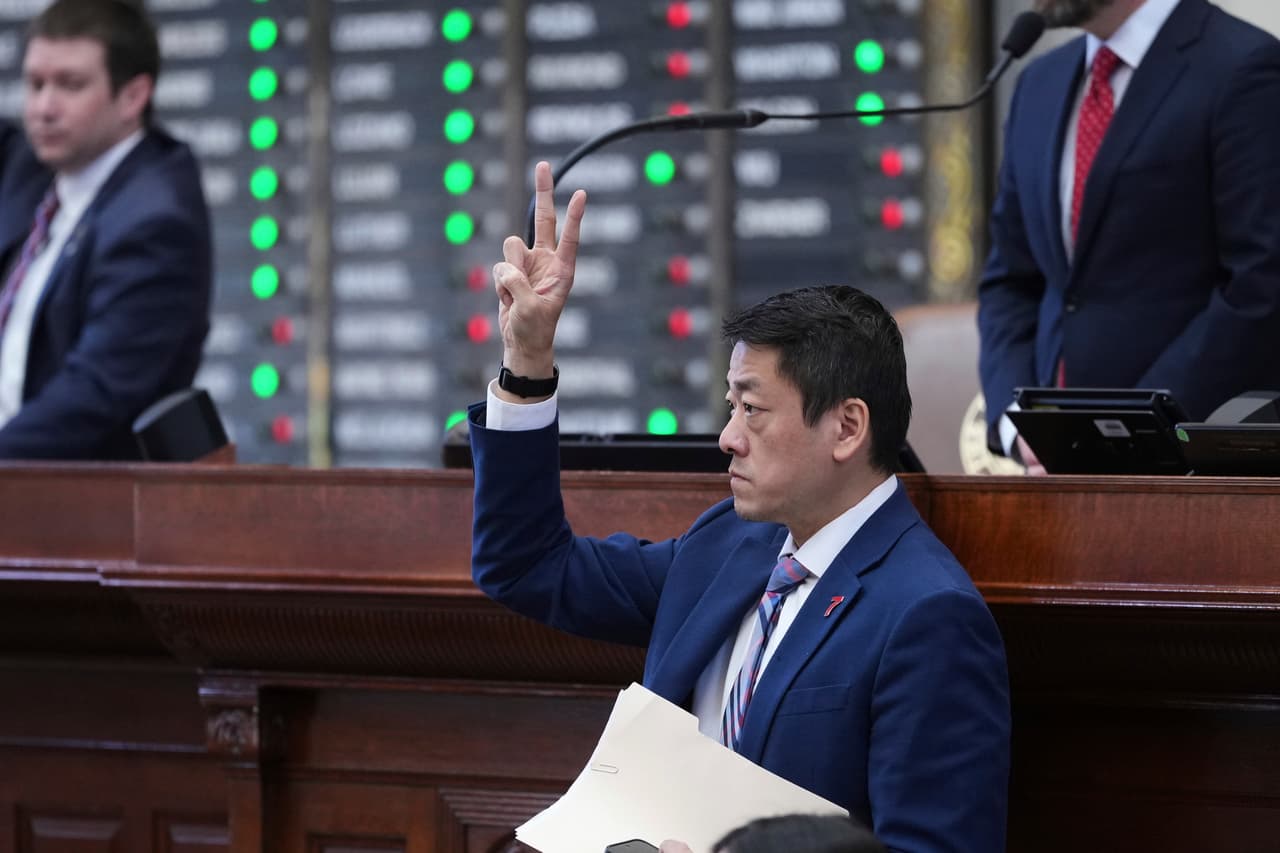 Los representantes demócratas han pedido a los republicanos que expliquen qué tienen qué ver comunidades como el este de Austin y Port Lavaca (cerca del golfo), las cuales 
<a href="https://www.univision.com/local/austin-kakw/local/austin-kakw/politica-austin/democratas-texas-distritos-mapas-electorales-diseno-explicacion-espanol" target="_blank">quedarían bajo el mismo distrito</a> con la propuesta republicana.