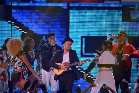 Farruko, junto con Chino y Nacho, hicieron una súper actuación.