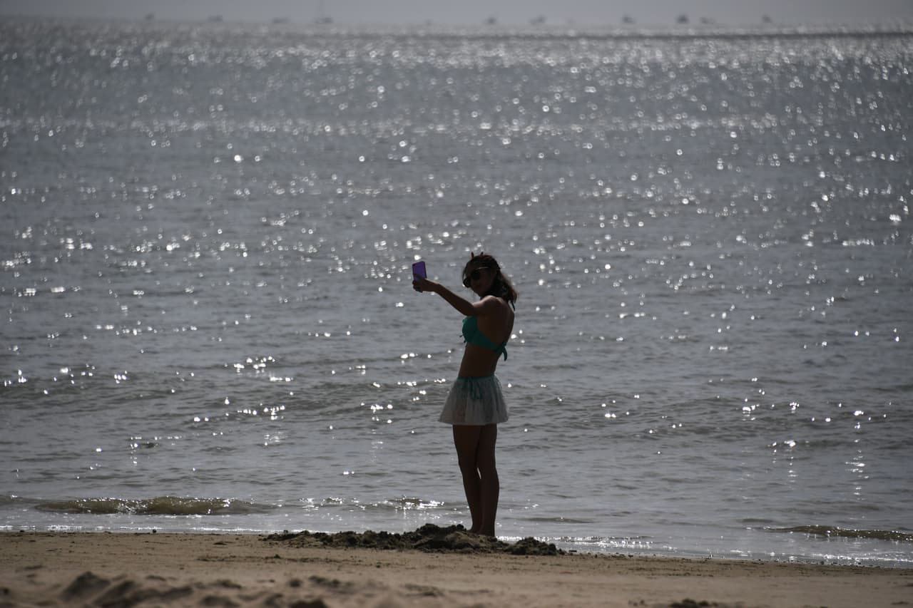 El domingo se registraron más de 470 nuevos casos en la provincia, de los cuales 245 no presentaron síntomas. En general, China reportó más de 760 nuevos casos diarios, dijo el lunes la Comisión Nacional de Salud.
<br>