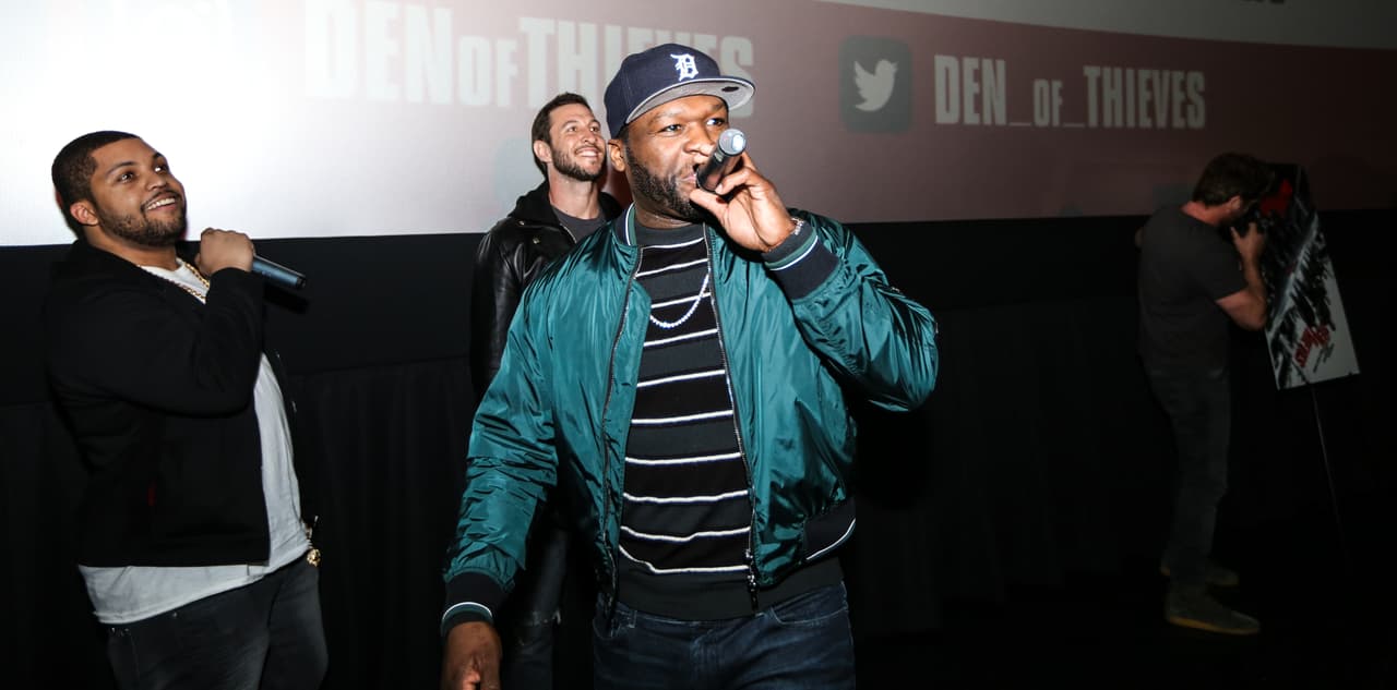 Reveló que también le robó el estilo a Ja-Rule, que no trabaja nunca y se autoproclama gángster sin realmente serlo.